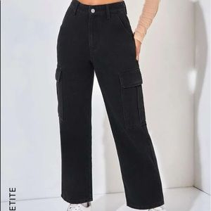 It is from Shein petite black pants. Size XXS, the bottom is wide.